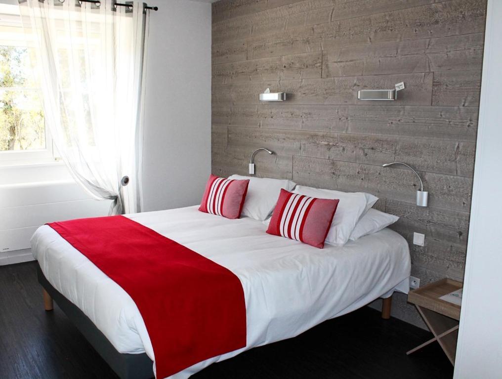 Logis Hotel "Ici M'Aime" Rouvray  外观 照片