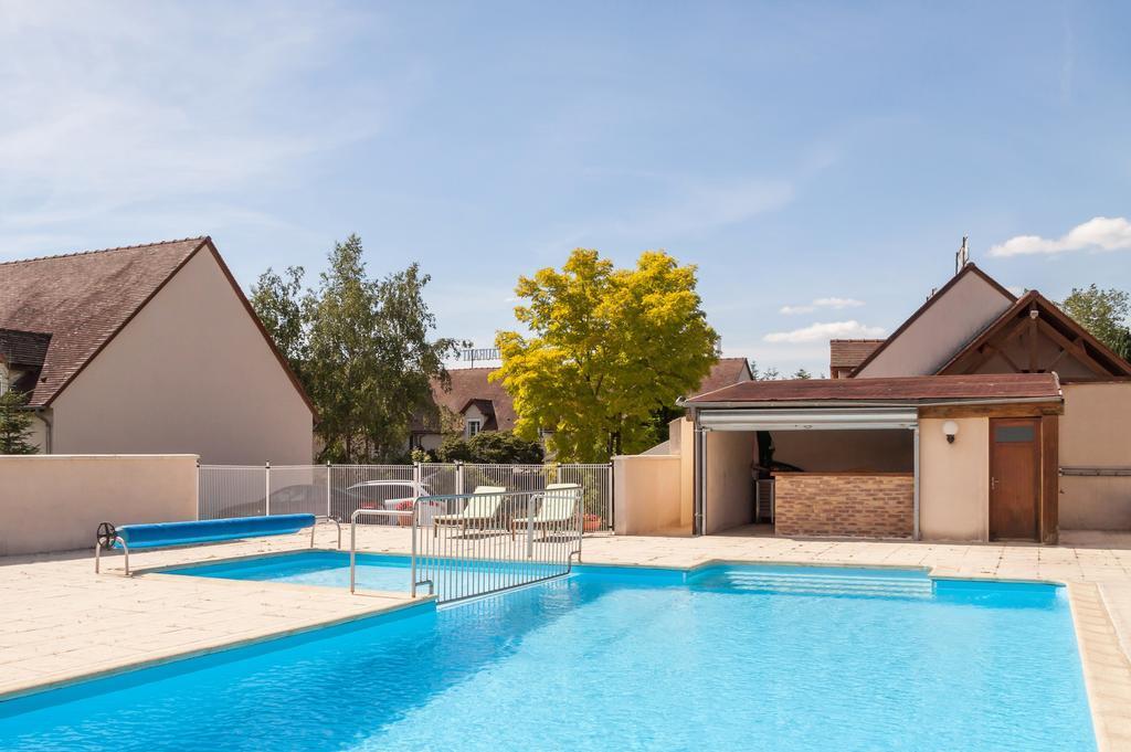 Logis Hotel "Ici M'Aime" Rouvray  外观 照片