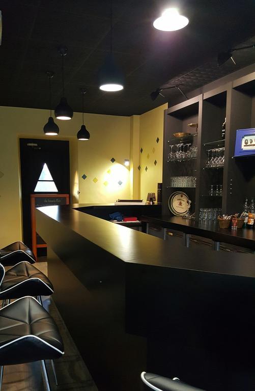 Logis Hotel "Ici M'Aime" Rouvray  外观 照片