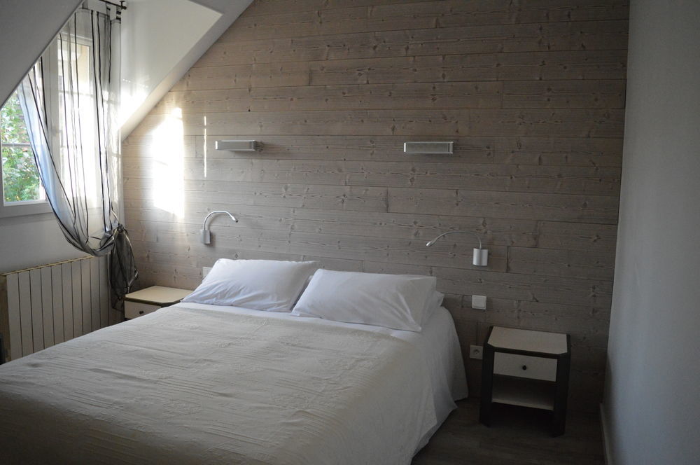 Logis Hotel "Ici M'Aime" Rouvray  外观 照片