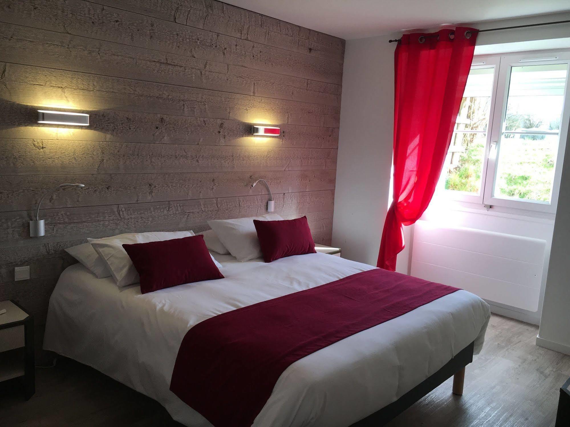 Logis Hotel "Ici M'Aime" Rouvray  外观 照片