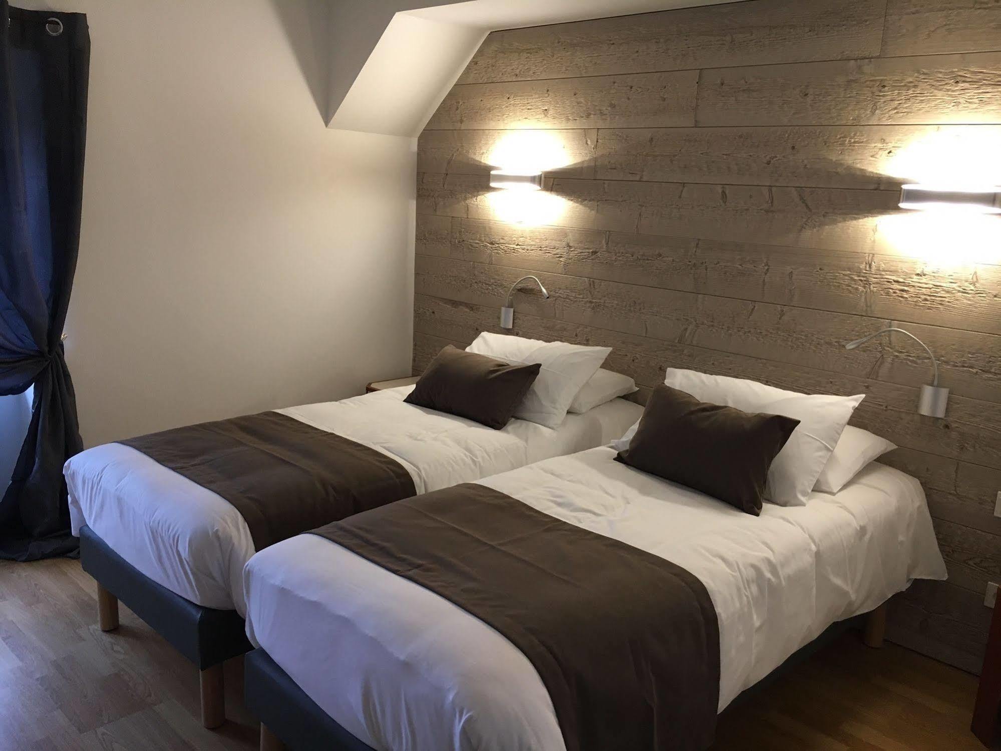 Logis Hotel "Ici M'Aime" Rouvray  外观 照片