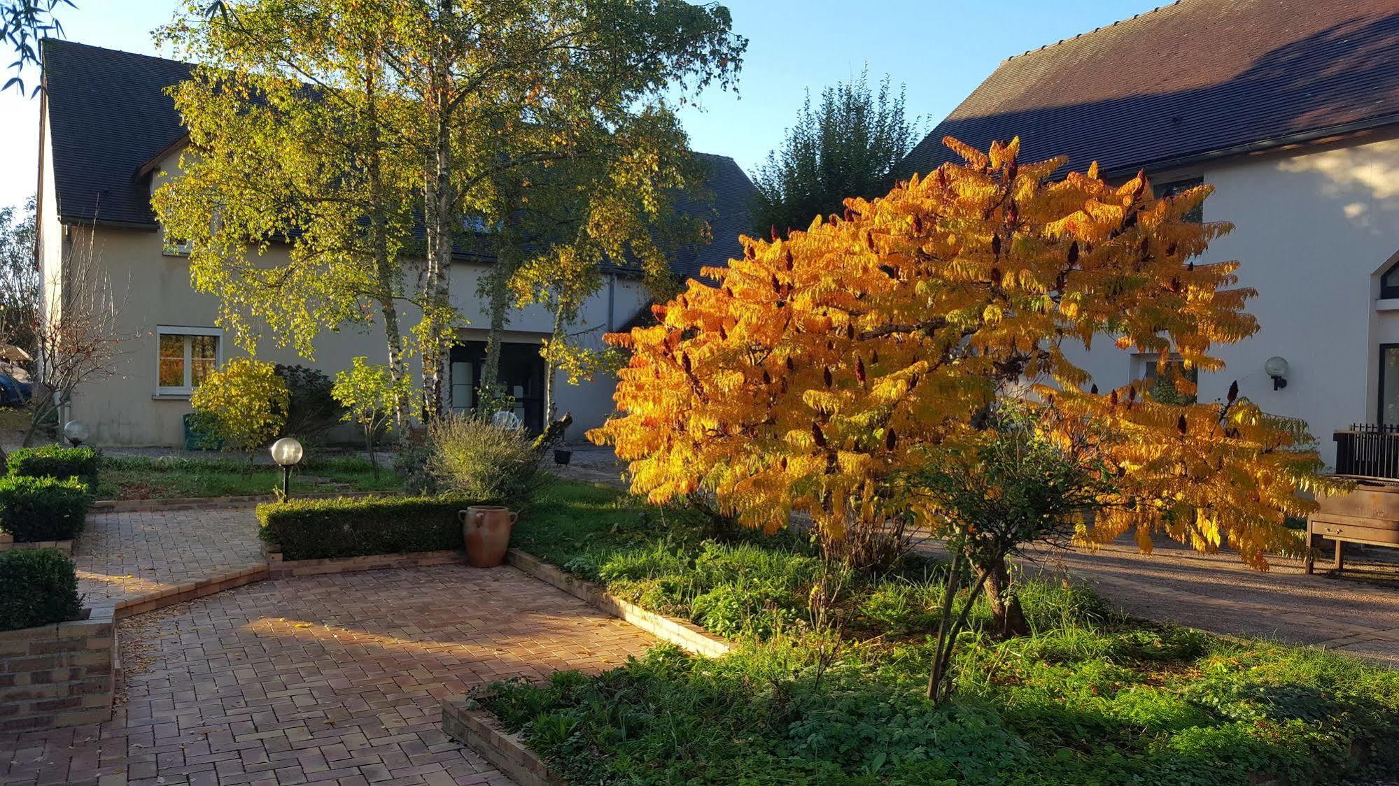 Logis Hotel "Ici M'Aime" Rouvray  外观 照片